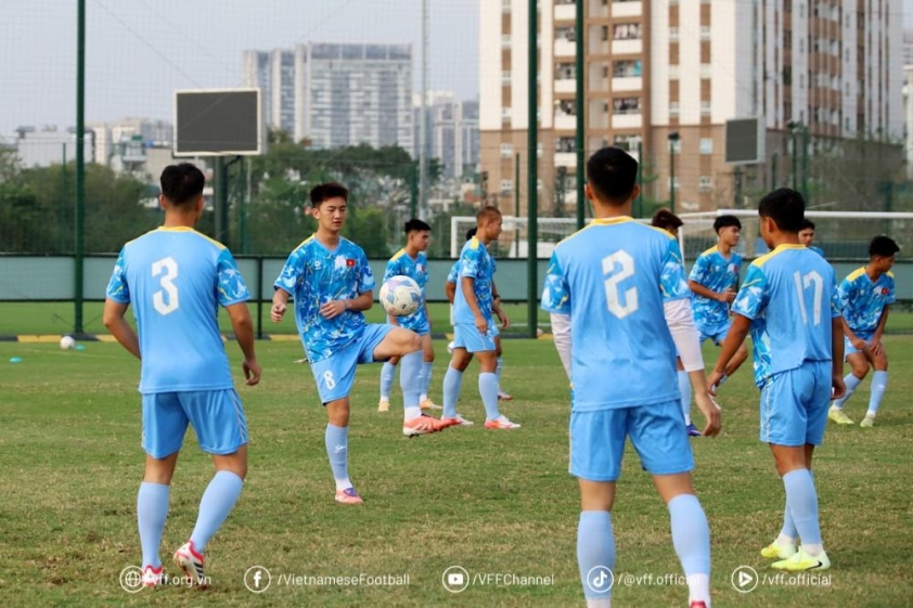 U19 Việt Nam bất ngờ hưởng lợi khi Hà Nội nóng như đổ lửa 839261