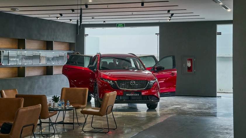 showroom-flagship-mazda-6-1765509324027894794298