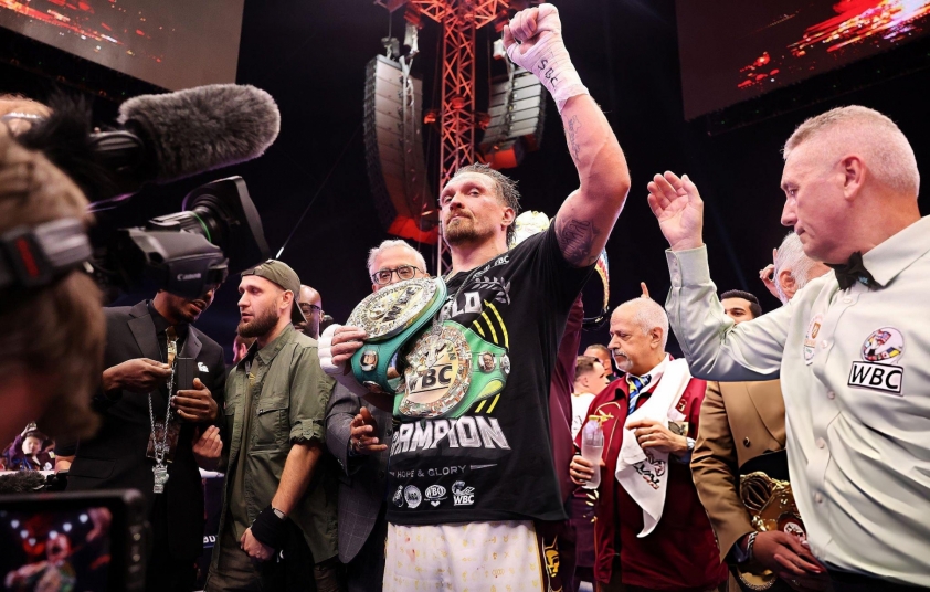 Usyk thắng tranh cãi huyền thoại kickboxing, bảo vệ đai hạng nặng 837986
