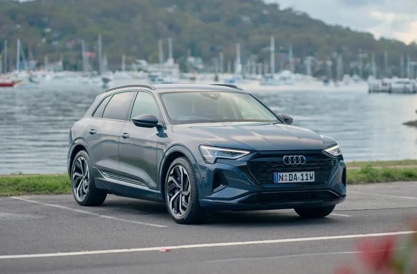 Audi_Q8_e_tron_2
