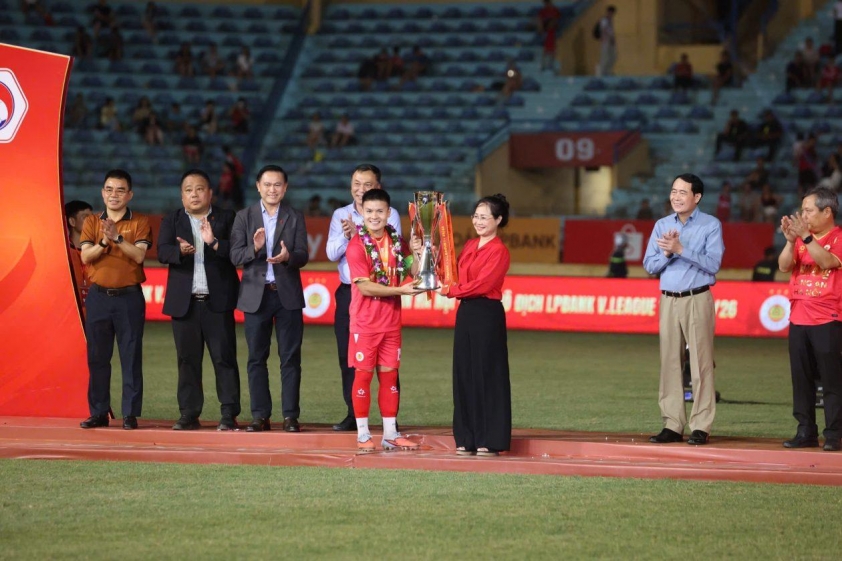 Khoảnh khắc CAHN nâng cao cúp vô địch V-League 2025/2026 841688