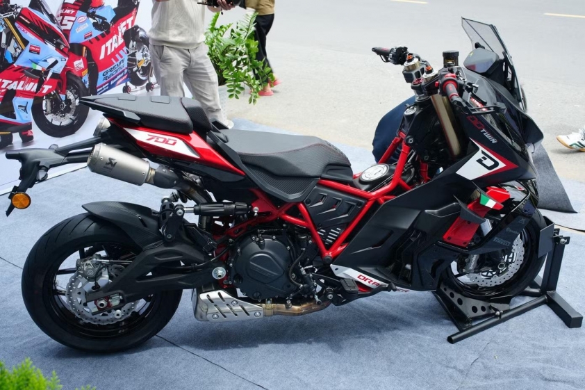 Italjet Dragster 700 (2)