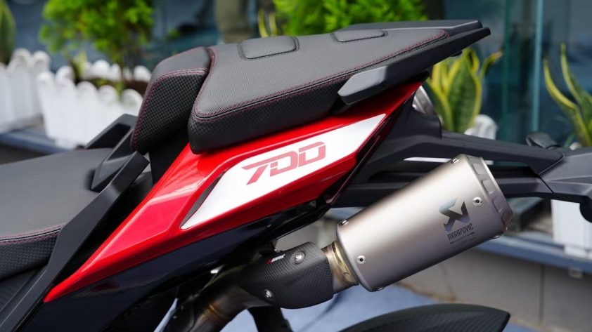 Italjet Dragster 700: Mô tô mang kiểu dáng xe tay ga, giá ngang một chiếc ô tô cỡ nhỏ 843982