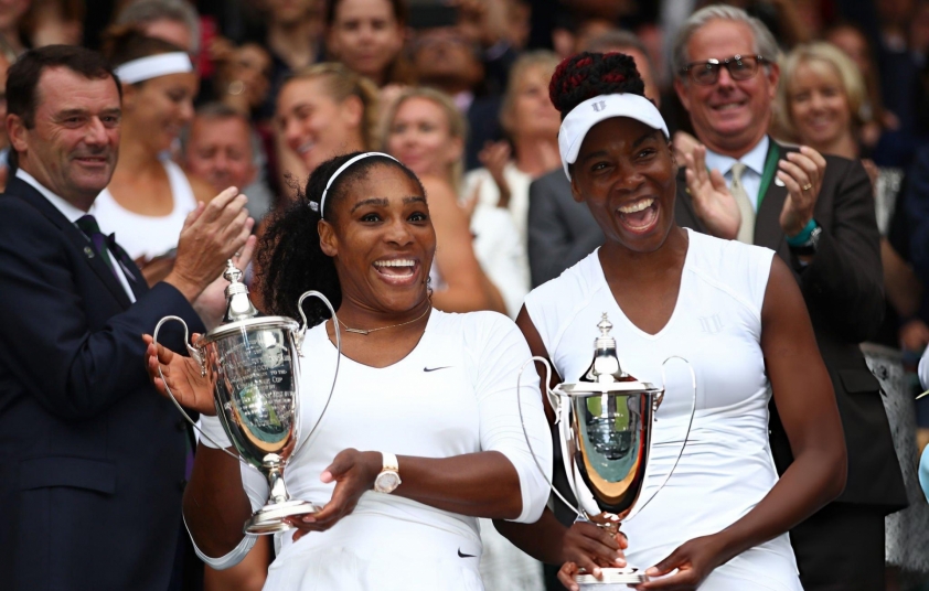Serena Williams đánh đôi