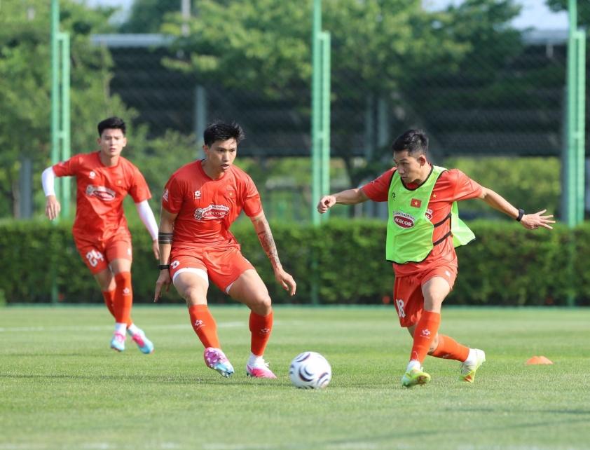 Tiền vệ Nguyễn Hai Long sẵn sàng cạnh tranh với các cầu thủ nhập tịch