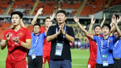 HLV Kim Sang Sik tạo cơn ác mộng mới cho bóng đá Thái Lan