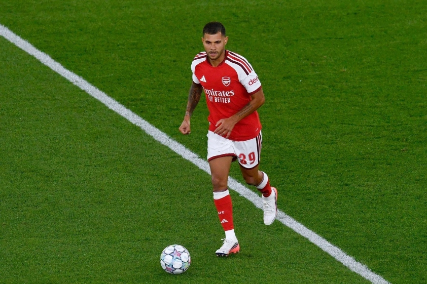 Arsenal thắng nghẹt thở tân binh Champions League trên chấm luân lưu 882657