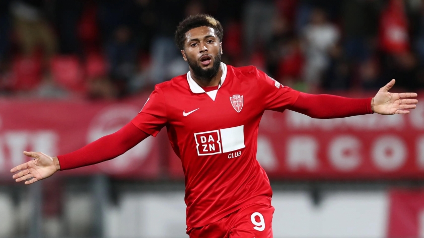 Arsenal nhắm sát thủ 1 bàn/trận, Gyokeres đứng ngồi không yên