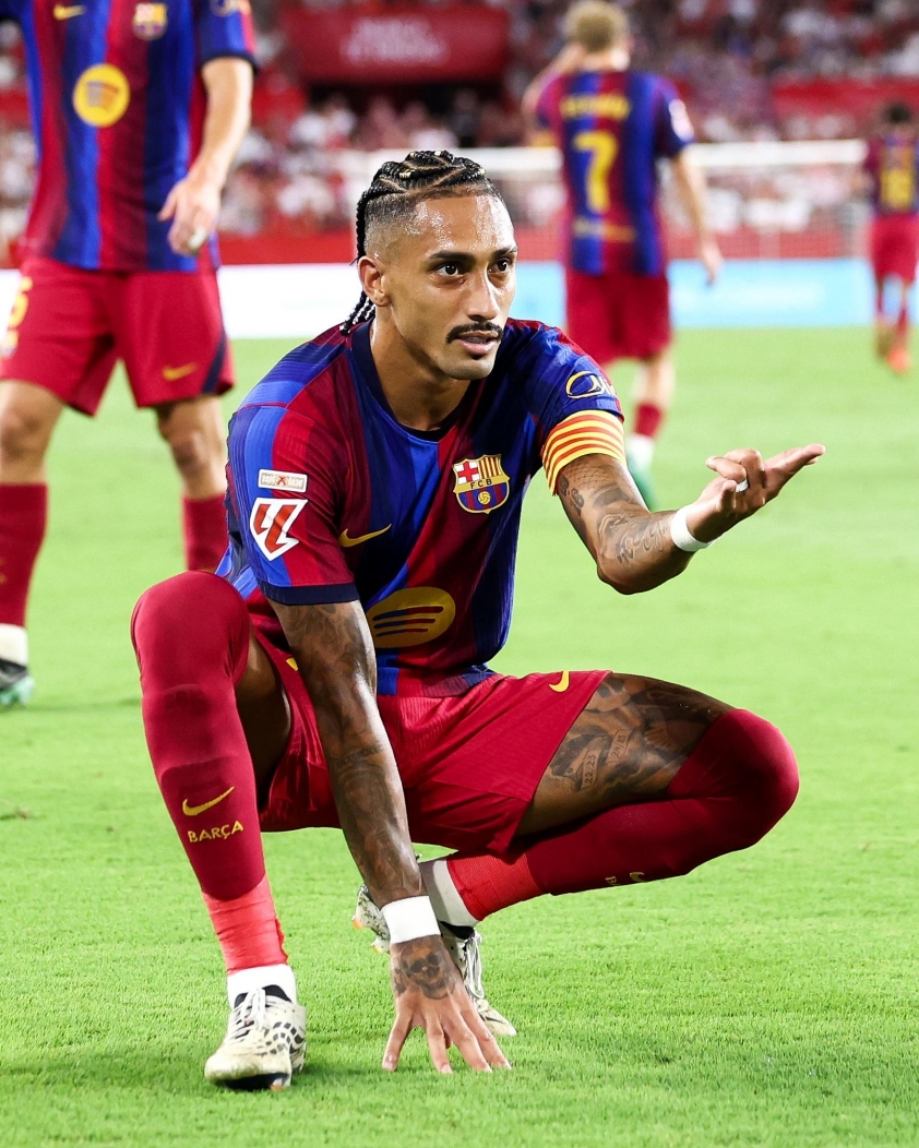 XONG! Barca ký hợp đồng với tiền đạo xuất sắc như Messi đến năm 2030