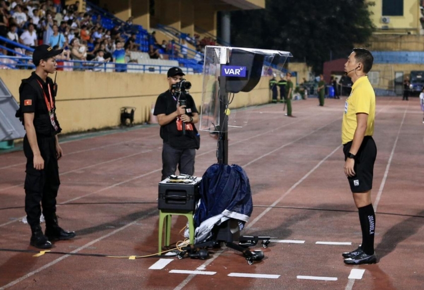 VAR tại V.League hoạt động như thế nào và khi nào được can thiệp?-915094